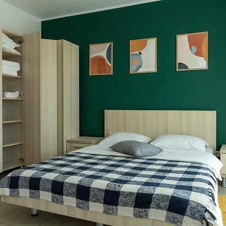 Appartement Aifen - Pentru Toata Familia în - Cu Gradină Proprie, La 2 Pași De Plajă Eforie Nord