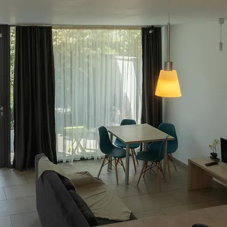 Aifen - Pentru Toata Familia în - Cu Gradină Proprie, La 2 Pași De Plajă Eforie Nord