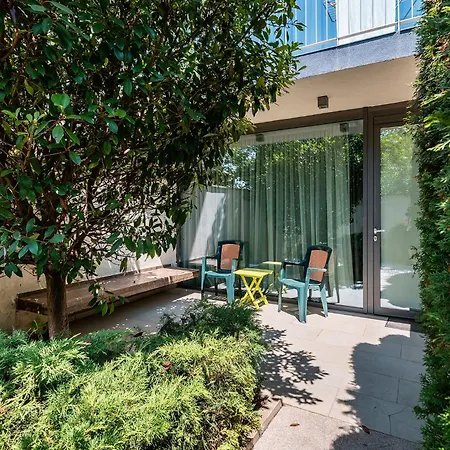 Aifen - Pentru Toata Familia In - Cu Gradina Proprie, La 2 Pasi De Plaja Eforie Nord