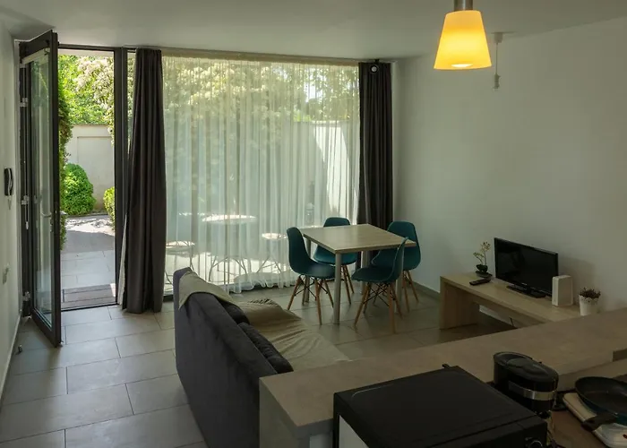 Aifen - Pentru Toata Familia In - Cu Gradina Proprie, La 2 Pasi De Plaja Apartment Eforie Nord