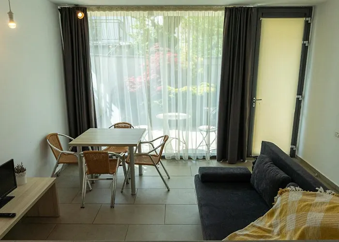 Aifen - Pentru Toata Familia In - Cu Gradina Proprie, La 2 Pasi De Plaja アパート エフォリエ・ノルド