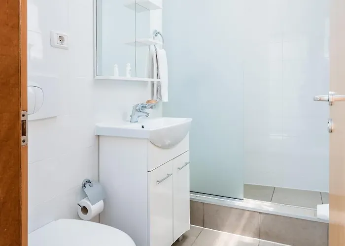 Aifen - Pentru Toata Familia In - Cu Gradina Proprie, La 2 Pasi De Plaja アパート 4*